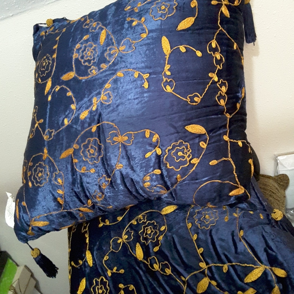 Newport Decorative Pillow (2 pillows)